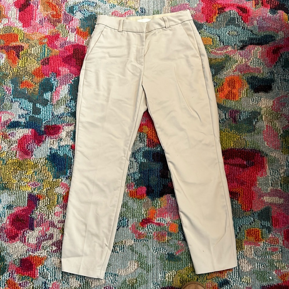 Beige colored, but kind of has a green tint to them. BARELY WORN. Size 6!